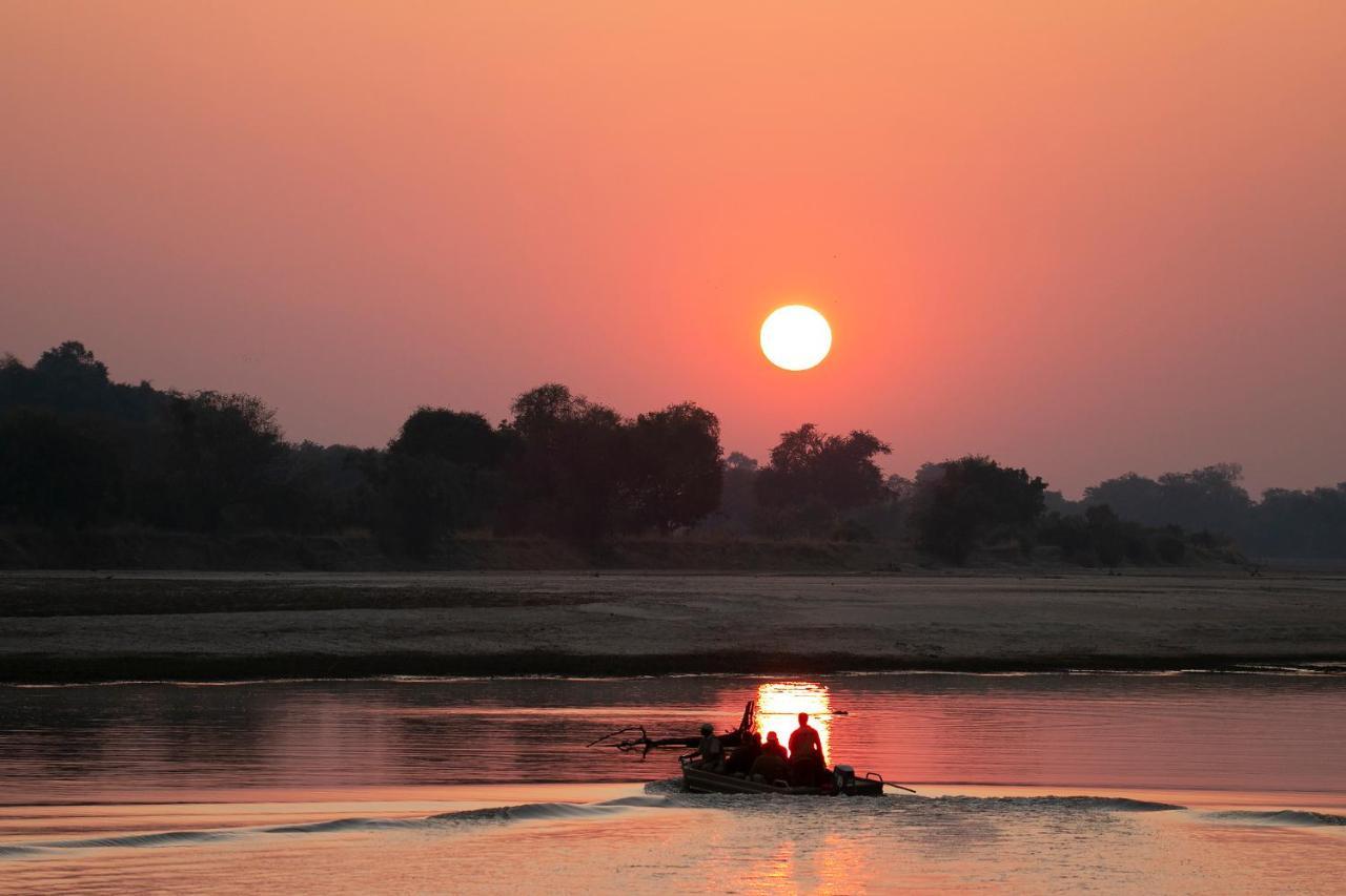 Msandile River Lodge Kakumbi Bagian luar foto