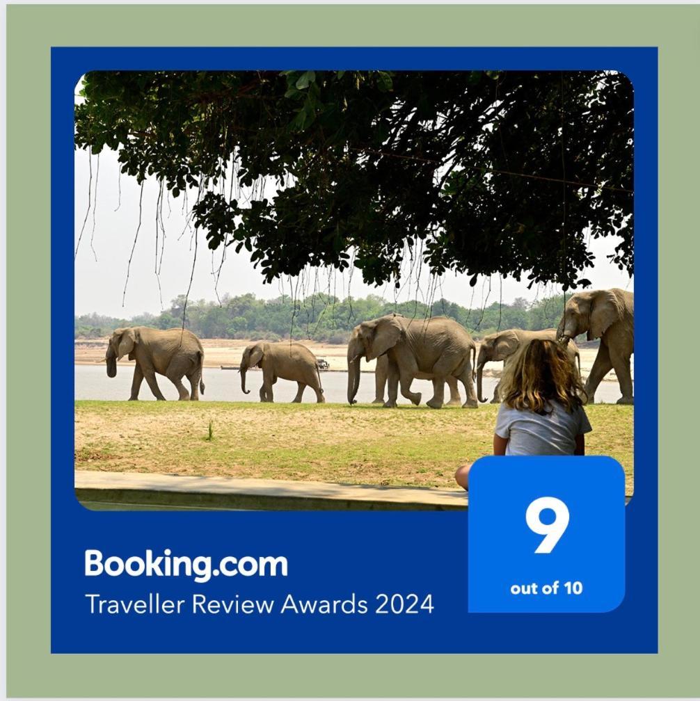 Msandile River Lodge Kakumbi Bagian luar foto